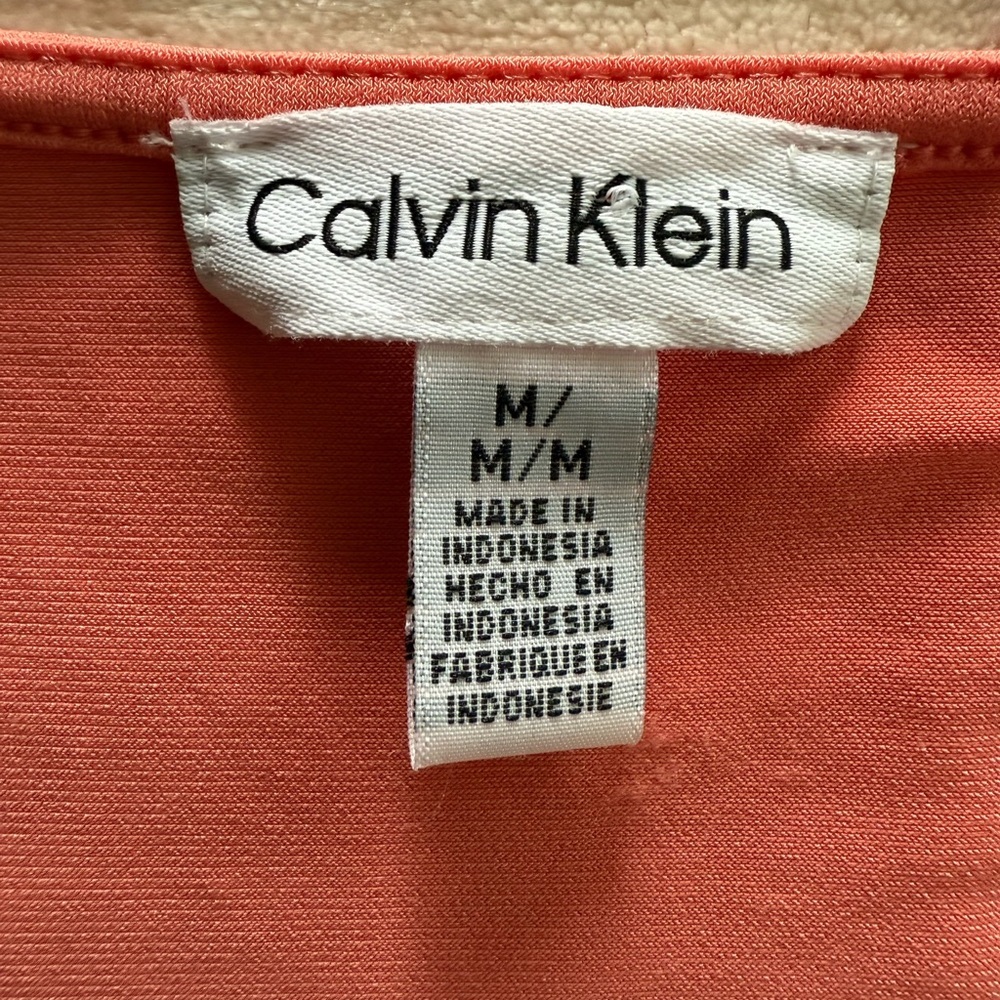 Calvin Klein Coral Relaxed Blouse with Flowing Fabric - Picture 4 of 11